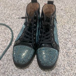 Shoes for sell missing emblem on the side of shoes